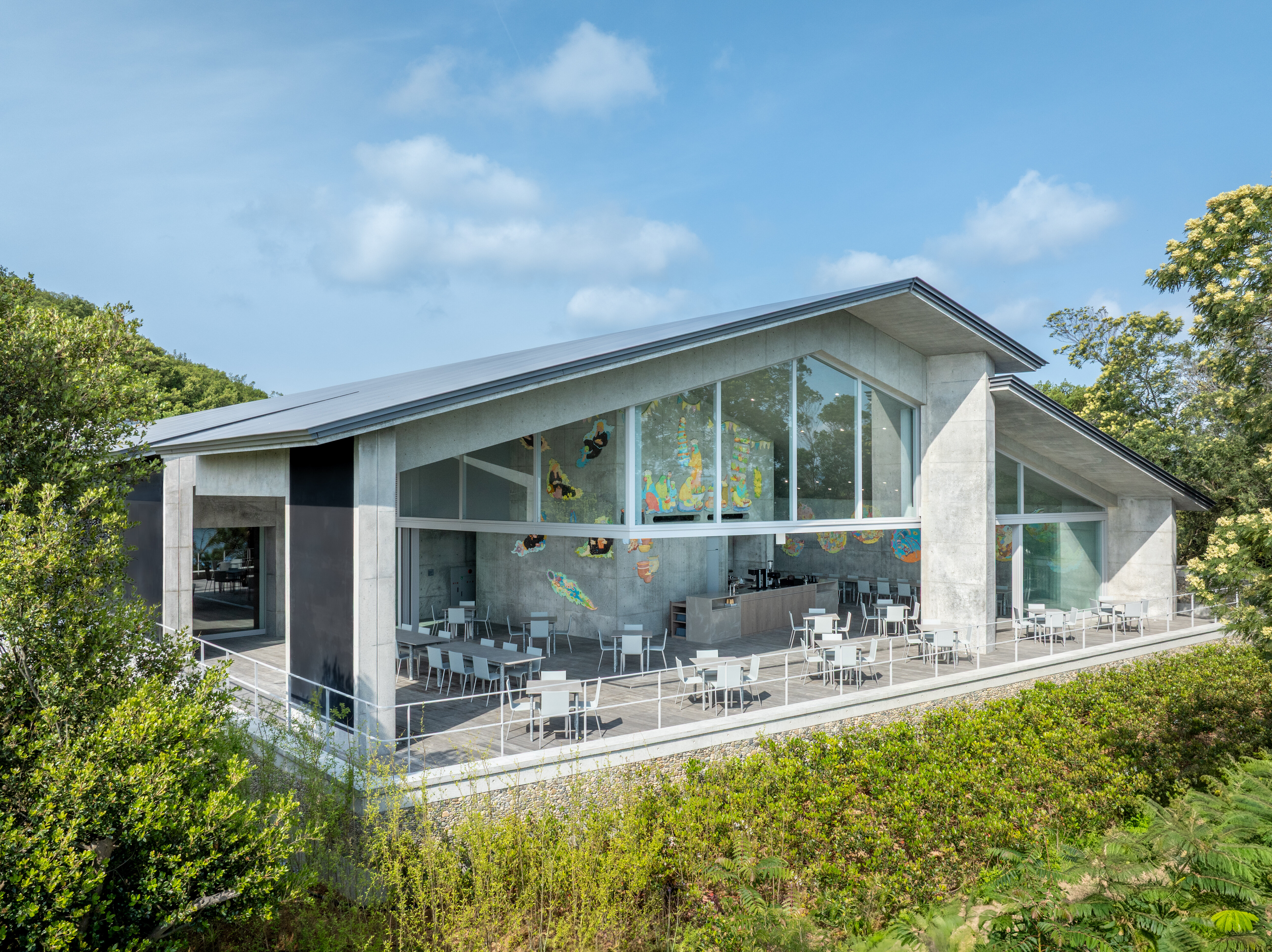 
                        直島新美術館＆CAFE