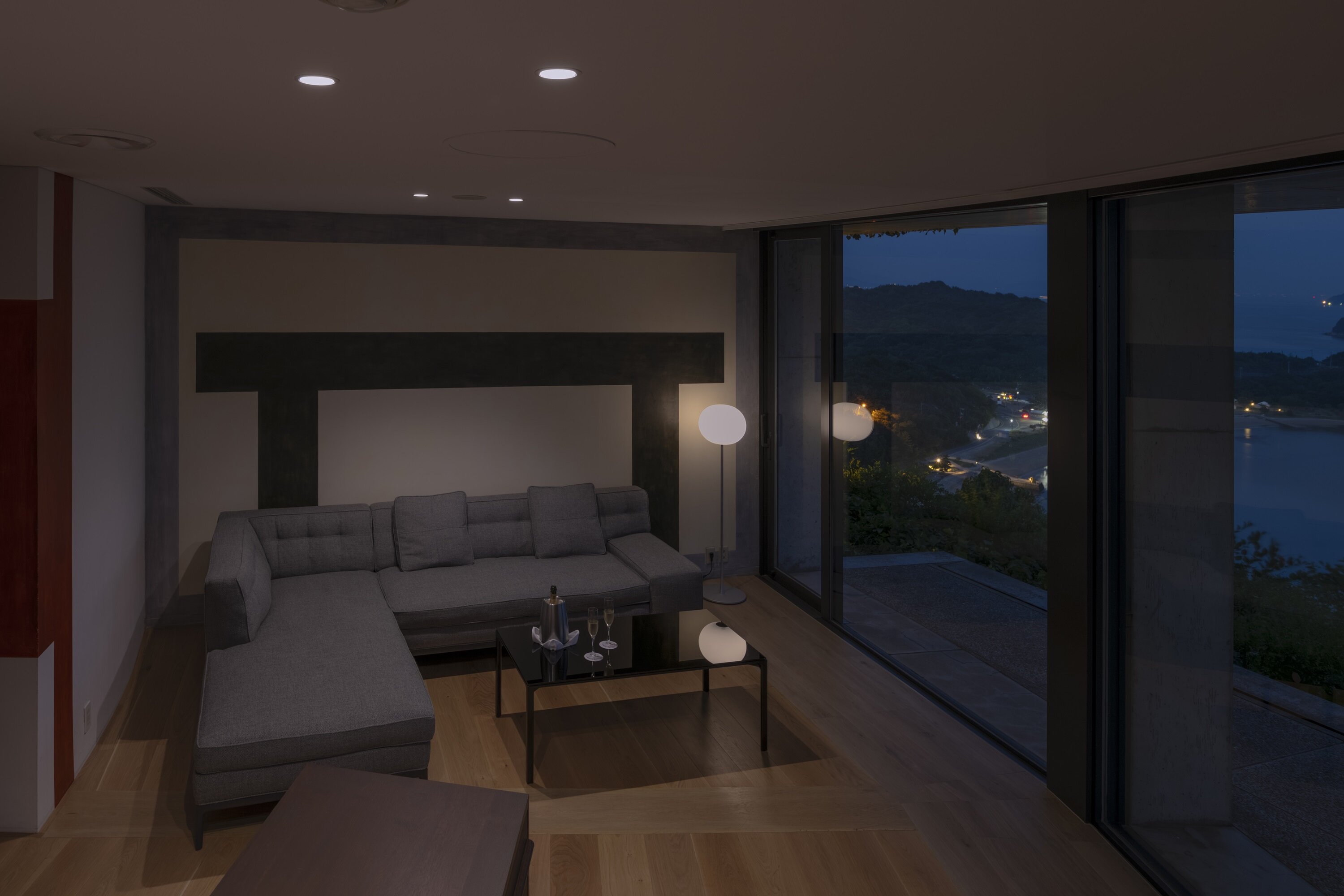 Oval Suite_404