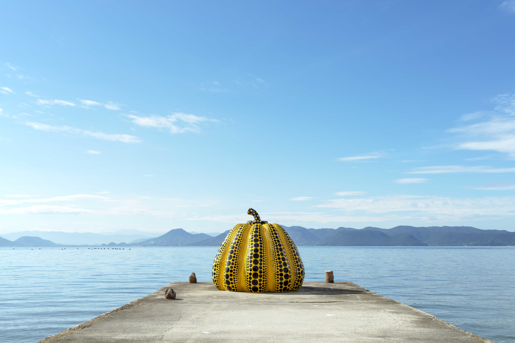 草間彌生 直島 かぼちゃ オブジェ Yayoi Kusama-