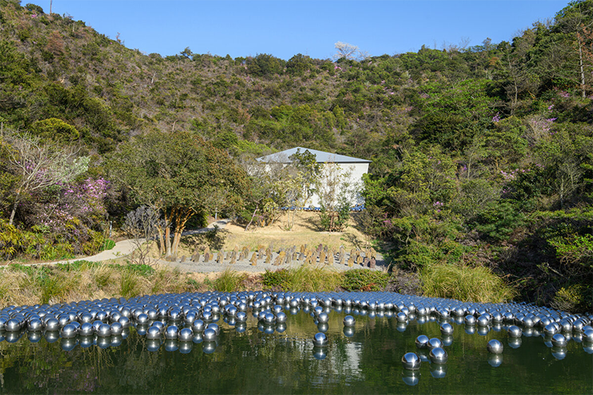 草間彌生《南瓜》展示のお知らせ | ベネッセアートサイト直島