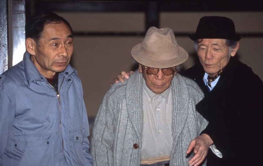 1998年、家プロジェクト「角屋」の内覧会に田中さんが訪れた際の写真